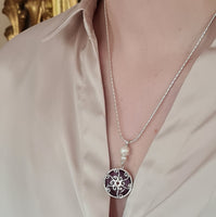 Dainty Venus necklaces